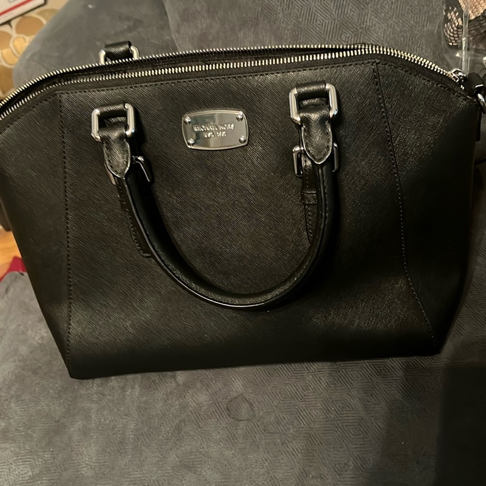 Michael Kors Saffiano NWOT, silver hardware. No call outs. Strap included